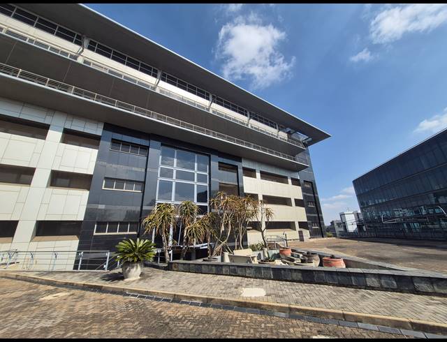 1,597M² OFFICE TO LET IN SANDTON CENTRAL
